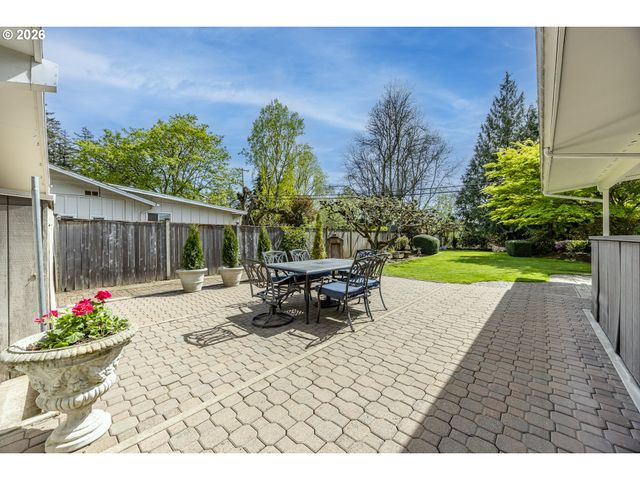 38 Kingsbury, Eugene, OR 97404