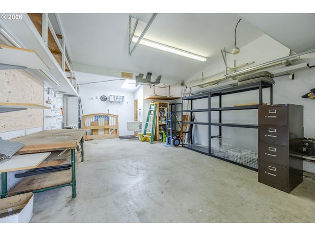 38 Kingsbury, Eugene, OR 97404