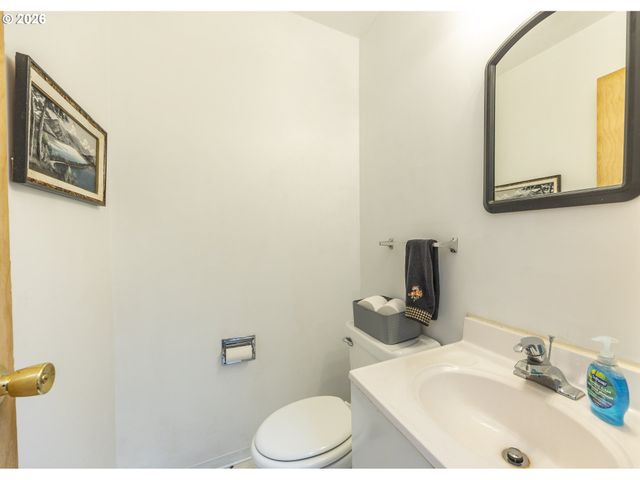 38 Kingsbury, Eugene, OR 97404