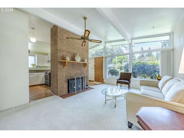 38 Kingsbury, Eugene, OR 97404