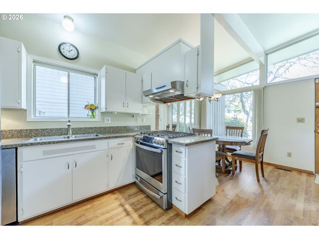 38 Kingsbury, Eugene, OR 97404