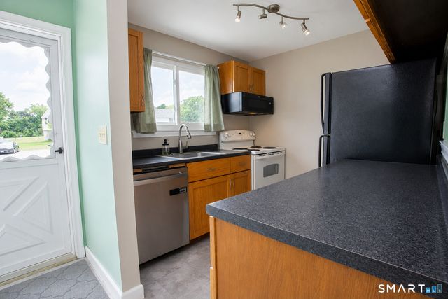 16 Seymour Road 4E, East Granby, CT 06026