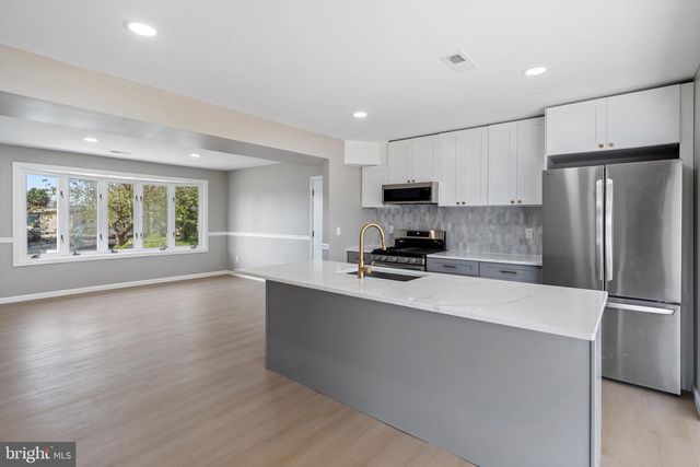 7 W SAIL DR, Little Egg Harbor Twp, NJ 08087