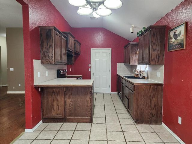 212 Cambridge Drive, Midwest City, OK 73110