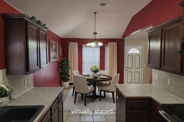 212 Cambridge Drive, Midwest City, OK 73110