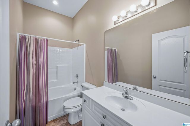 257 VILLAGE DRIVE, Calera, AL 35040