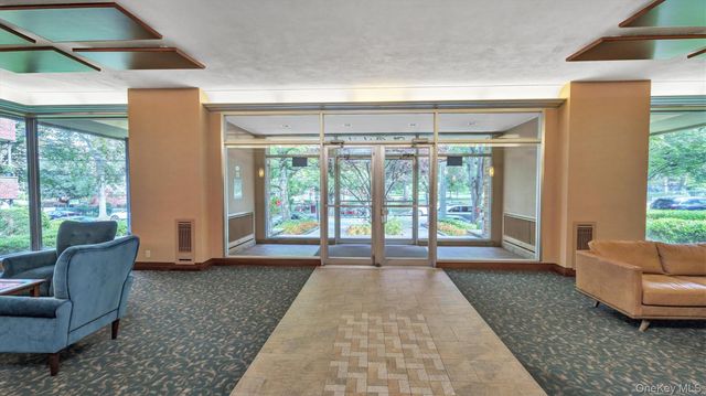 30 Grace Avenue 2F, Great Neck, NY 11021