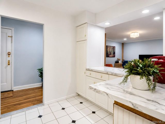 30 Grace Avenue 2F, Great Neck, NY 11021
