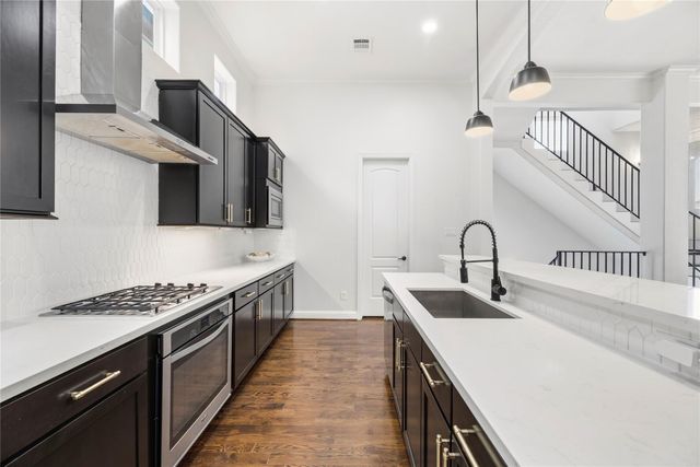 1029 W 21st Street D, Houston, TX 77008