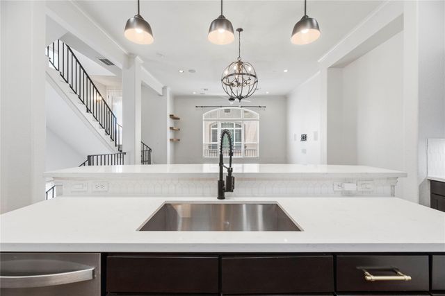 1029 W 21st Street D, Houston, TX 77008