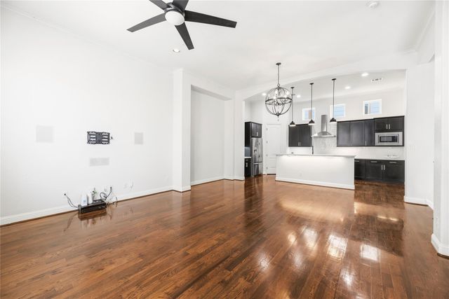 1029 W 21st Street D, Houston, TX 77008