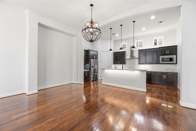1029 W 21st Street D, Houston, TX 77008