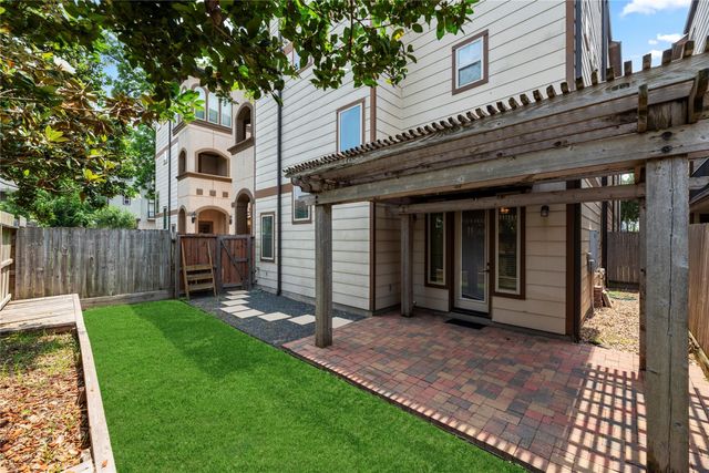 1029 W 21st Street D, Houston, TX 77008