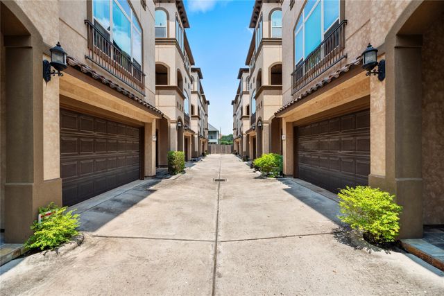 1029 W 21st Street D, Houston, TX 77008