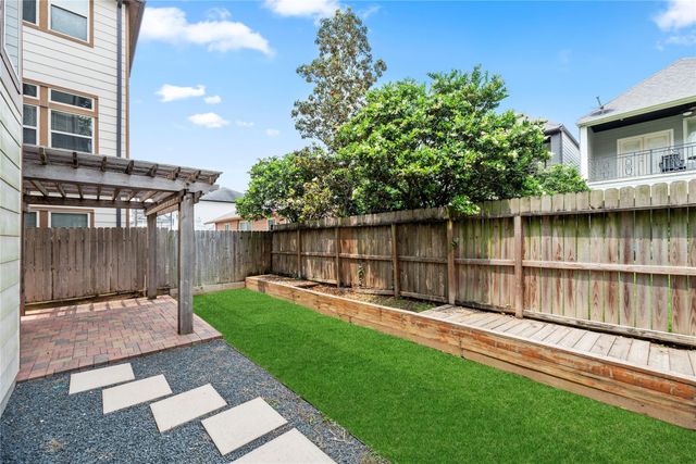 1029 W 21st Street D, Houston, TX 77008