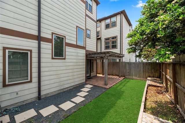1029 W 21st Street D, Houston, TX 77008