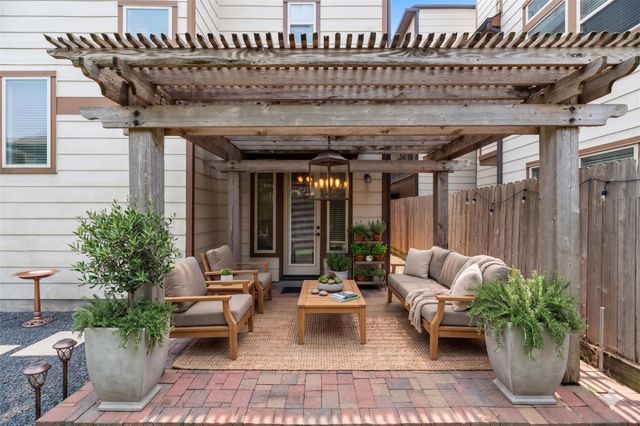1029 W 21st Street D, Houston, TX 77008