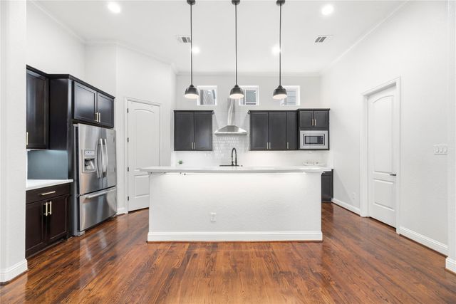 1029 W 21st Street D, Houston, TX 77008