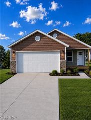 360 E Paige Avenue, Barberton, OH 44203