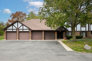 1751 Plymouth Court B, Wheaton, IL 60189