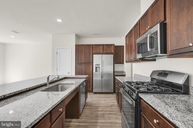 228 PARK LN, Dunellen, NJ 08812