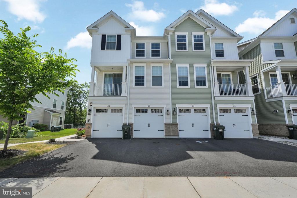 228 PARK LN, Dunellen, NJ 08812