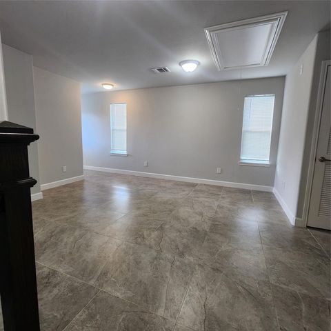 617 E 39th Street A, Houston, TX 77022