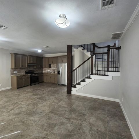 617 E 39th Street A, Houston, TX 77022