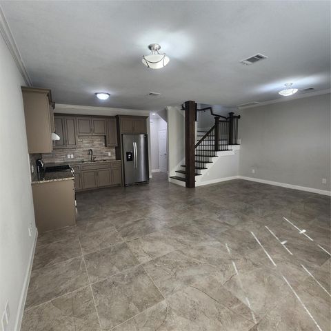 617 E 39th Street A, Houston, TX 77022