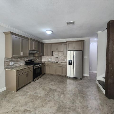 617 E 39th Street A, Houston, TX 77022