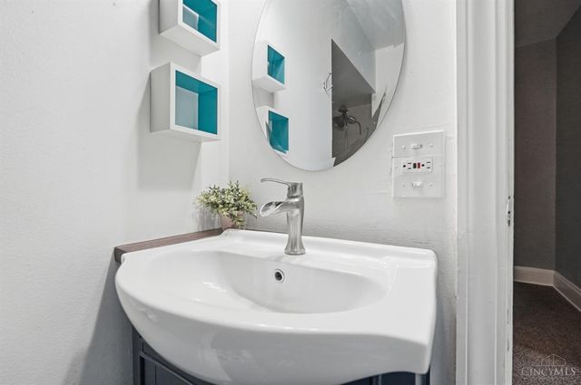 432 Hawthorne Avenue, Cincinnati, OH 45205