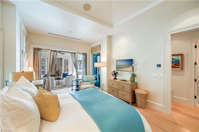 42 6th ST S, Naples, FL 34102