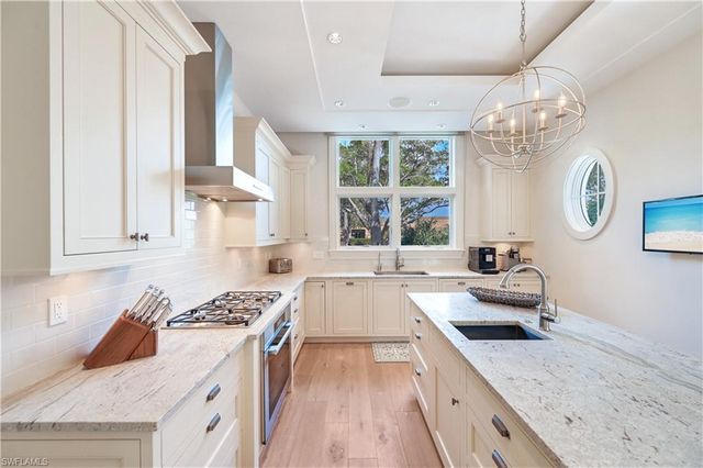 42 6th ST S, Naples, FL 34102