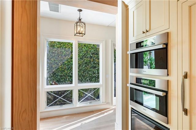 42 6th ST S, Naples, FL 34102