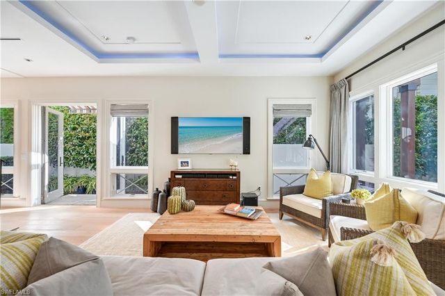 42 6th ST S, Naples, FL 34102