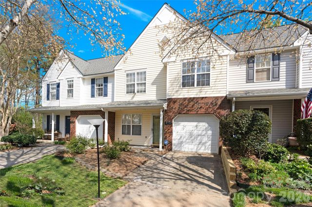 8772 Robinson Forest Drive, Charlotte, NC 28277