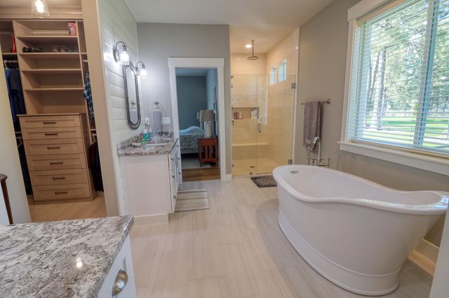 3319 E Elena Ln, Chattaroy, WA 99003