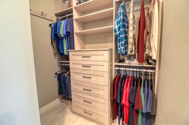 3319 E Elena Ln, Chattaroy, WA 99003