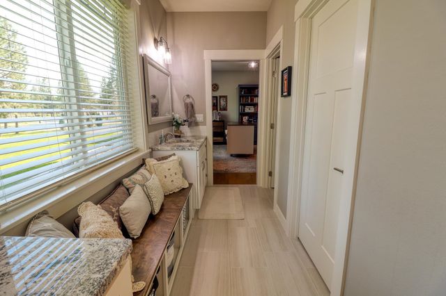 3319 E Elena Ln, Chattaroy, WA 99003