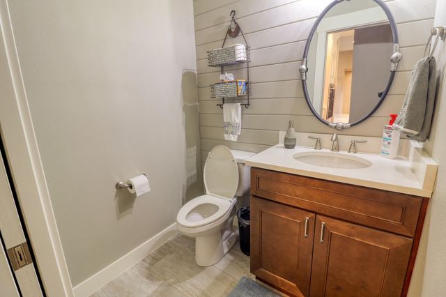 3319 E Elena Ln, Chattaroy, WA 99003