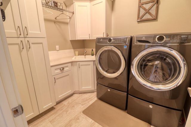 3319 E Elena Ln, Chattaroy, WA 99003