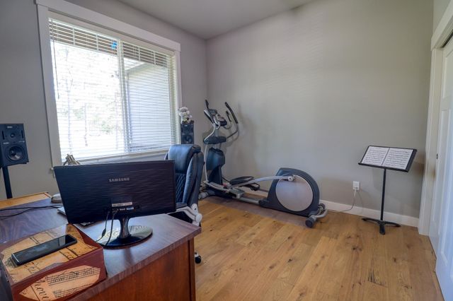 3319 E Elena Ln, Chattaroy, WA 99003