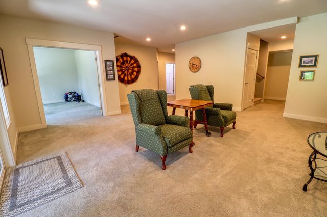 3319 E Elena Ln, Chattaroy, WA 99003