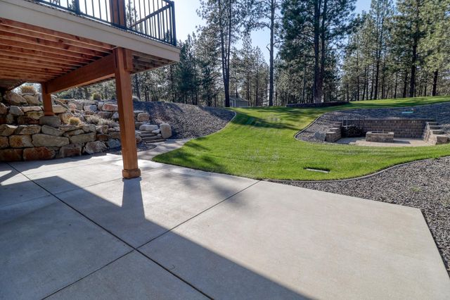 3319 E Elena Ln, Chattaroy, WA 99003