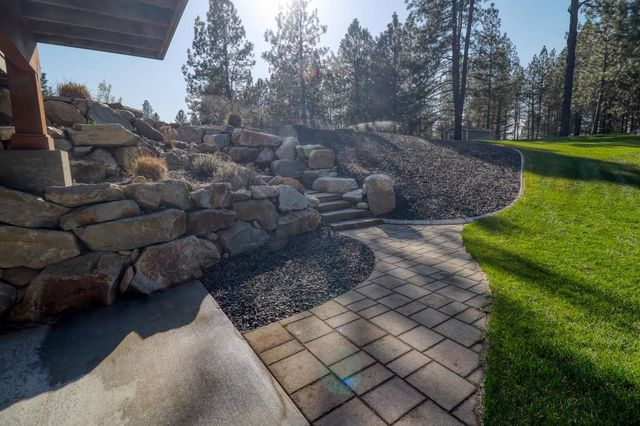 3319 E Elena Ln, Chattaroy, WA 99003