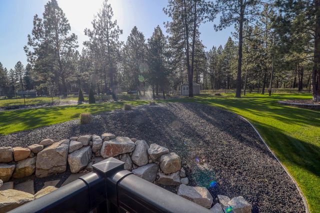 3319 E Elena Ln, Chattaroy, WA 99003