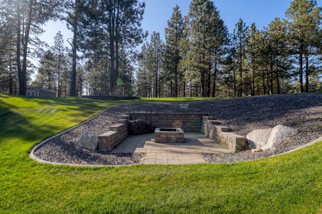 3319 E Elena Ln, Chattaroy, WA 99003