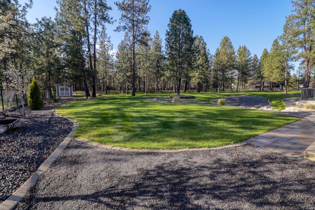 3319 E Elena Ln, Chattaroy, WA 99003