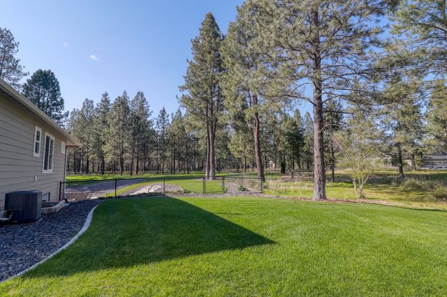 3319 E Elena Ln, Chattaroy, WA 99003