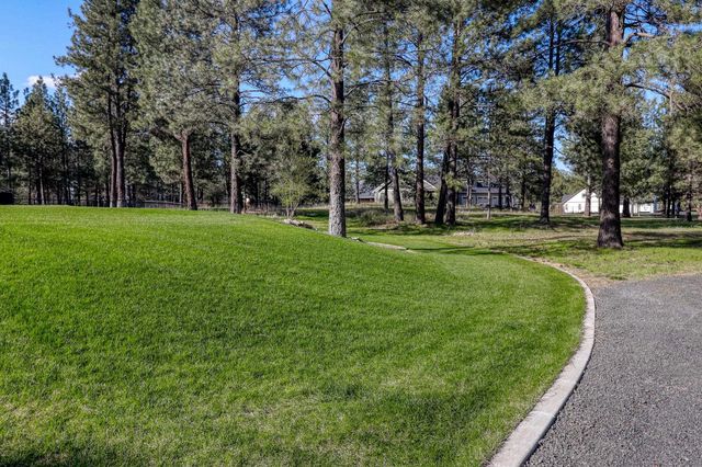 3319 E Elena Ln, Chattaroy, WA 99003